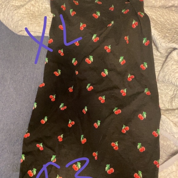 Jumpsuits and dresses - Picture 5 of 6